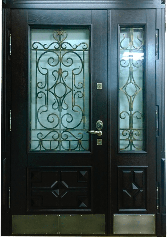 Двери входные металлические со стеклом для частного дома и ковкой фото